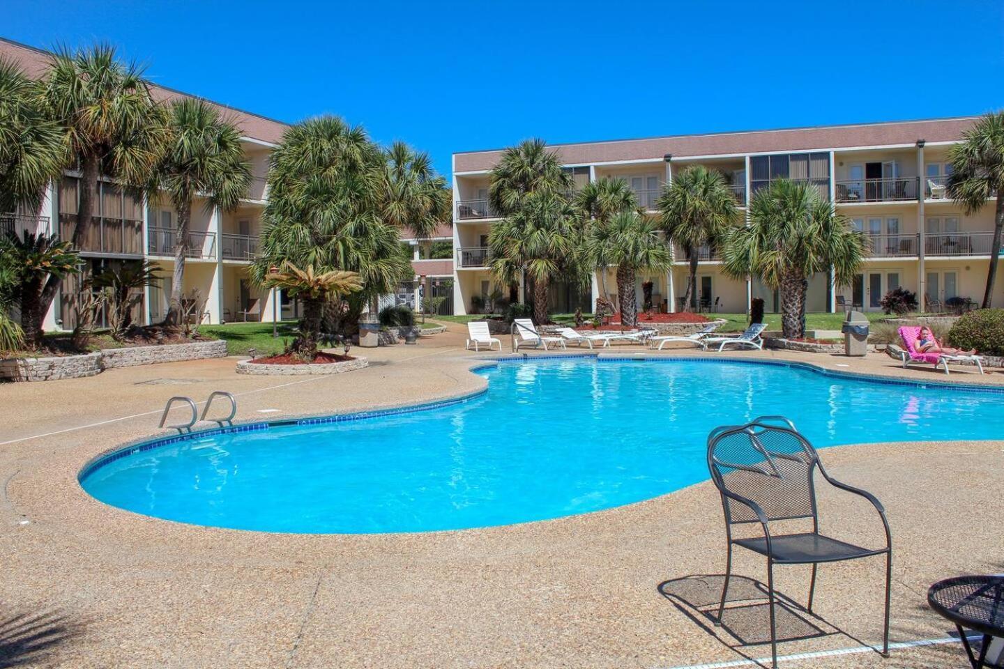 New-the Villas-pool-bbq-casino-colosseum-beach-tennis Courts